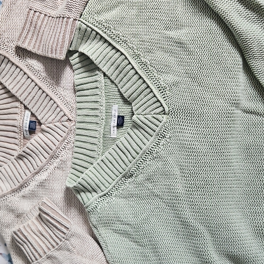 American Eagle Light Green And Beige Knit Sweaters Size M LIKE NEW